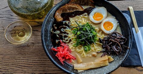 Ramen house - Ramen Aomori. Ramen dengan topping sosis, crab, keju. Sambal tidak bisa dipisah (bisa dipilih level pedasnya).